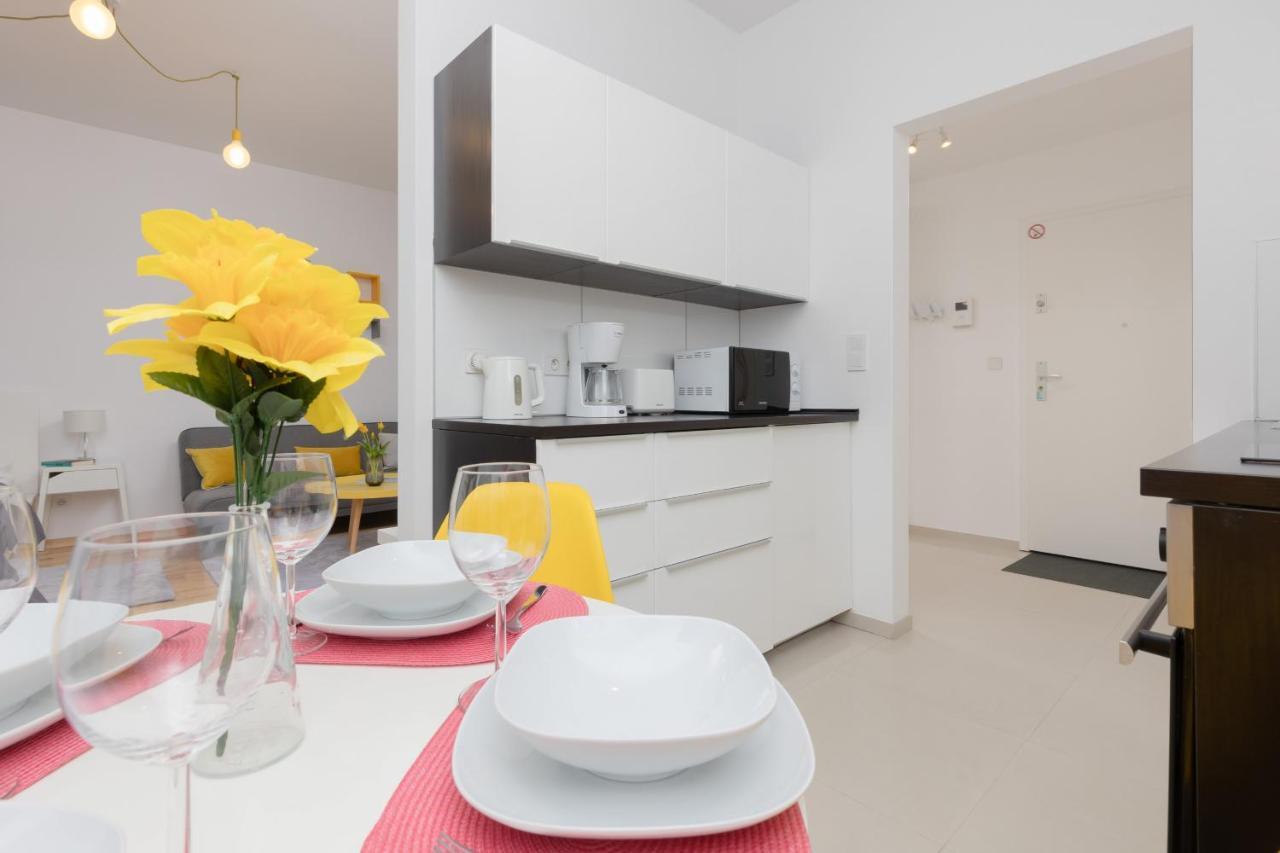 Warsaw Wola Apartment Near Nocny Market By Noclegi Renters Exterior foto
